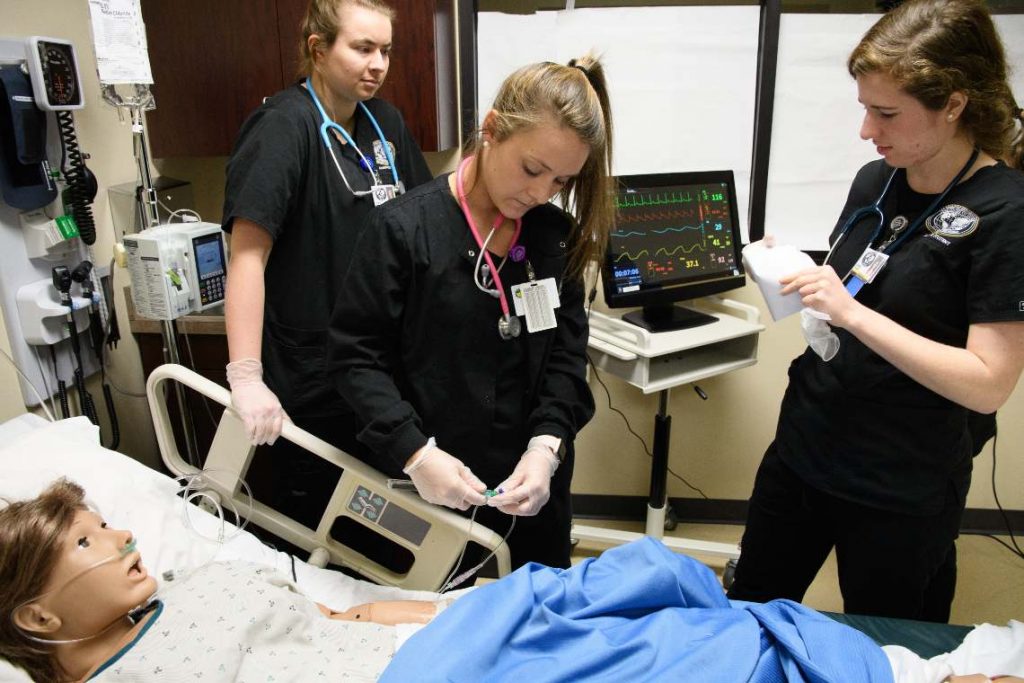 4 nursing students working in lab setting on manikin